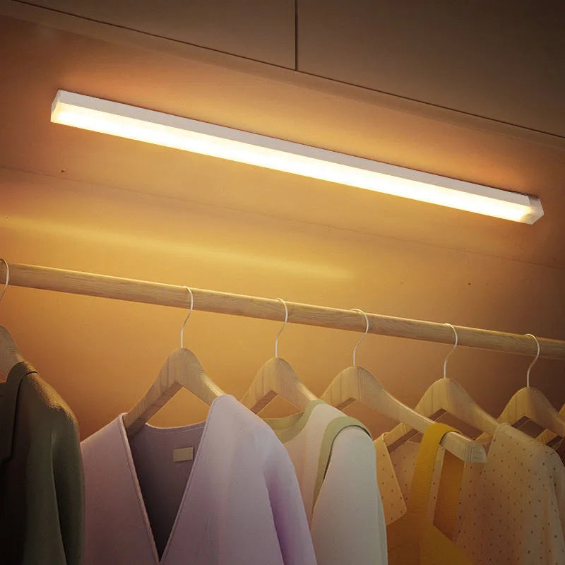 Luz de LEd com sensor de movimento - Deixe sua casa iluminado sem esforço!