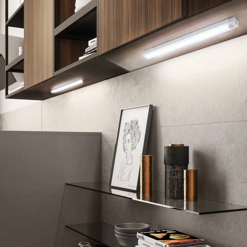 Luz de LEd com sensor de movimento - Deixe sua casa iluminado sem esforço!